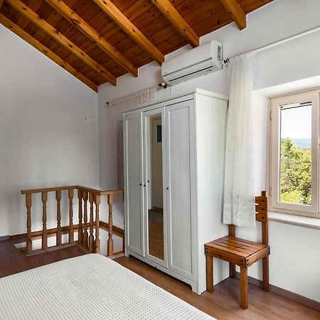 Traditional Rustic Maisonette By Konnect Agios Ioannis Peristeron  ภายนอก รูปภาพ