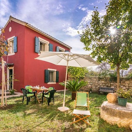 Traditional Rustic Maisonette By Konnect Agios Ioannis Peristeron  ภายนอก รูปภาพ
