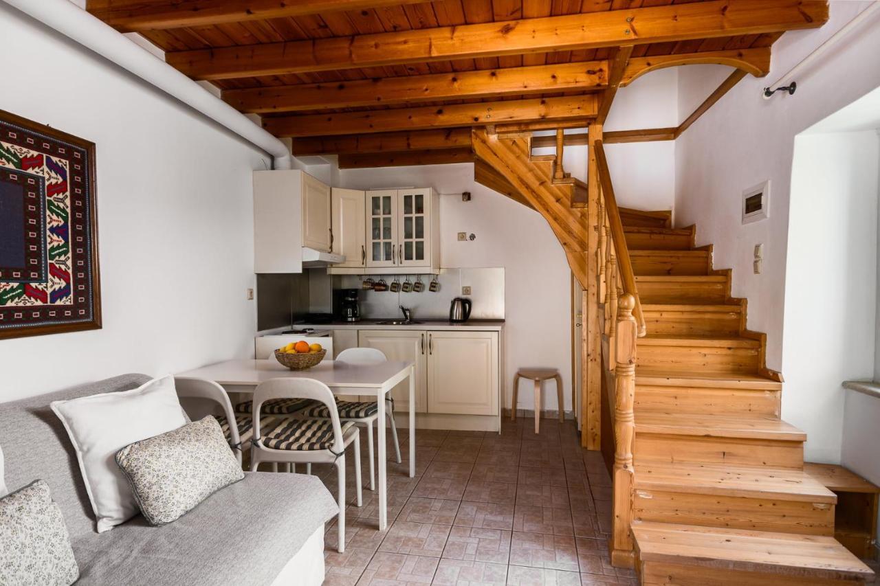 Traditional Rustic Maisonette By Konnect Agios Ioannis Peristeron  ภายนอก รูปภาพ