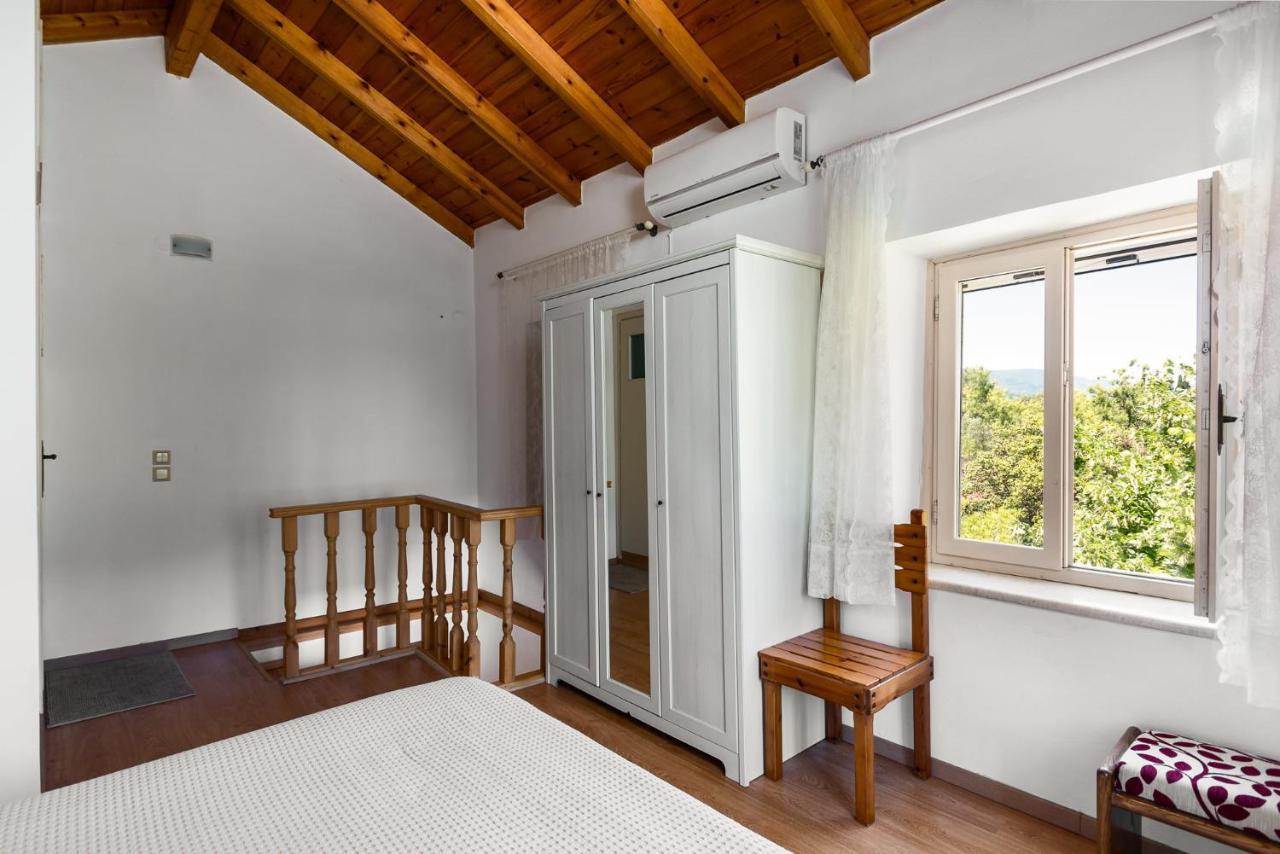 Traditional Rustic Maisonette By Konnect Agios Ioannis Peristeron  ภายนอก รูปภาพ