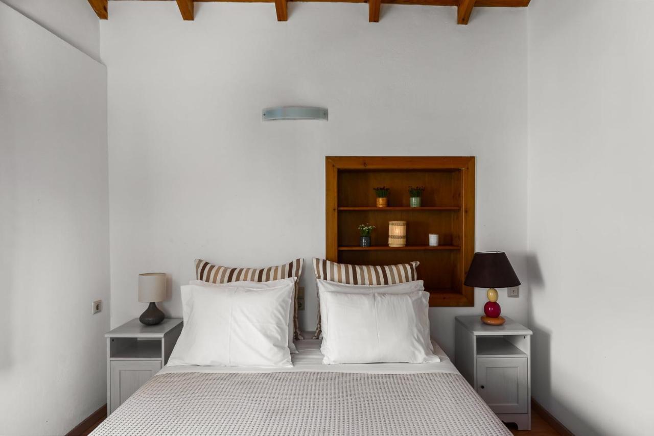 Traditional Rustic Maisonette By Konnect Agios Ioannis Peristeron  ภายนอก รูปภาพ