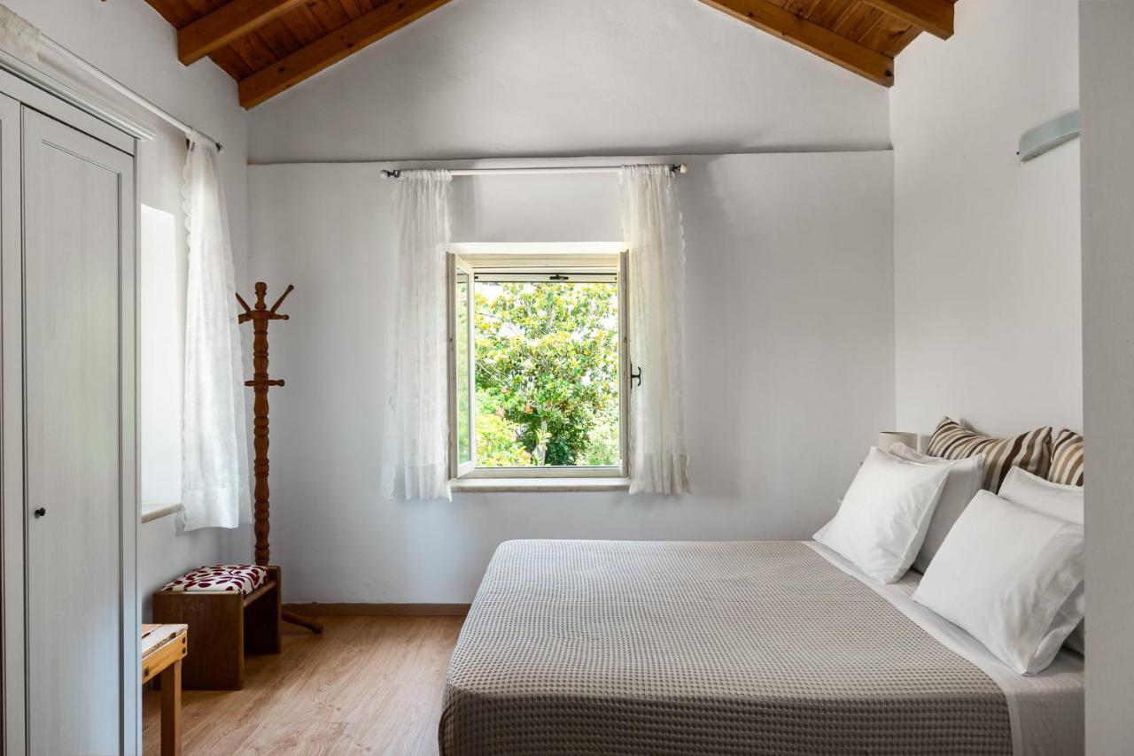 Traditional Rustic Maisonette By Konnect Agios Ioannis Peristeron  ภายนอก รูปภาพ